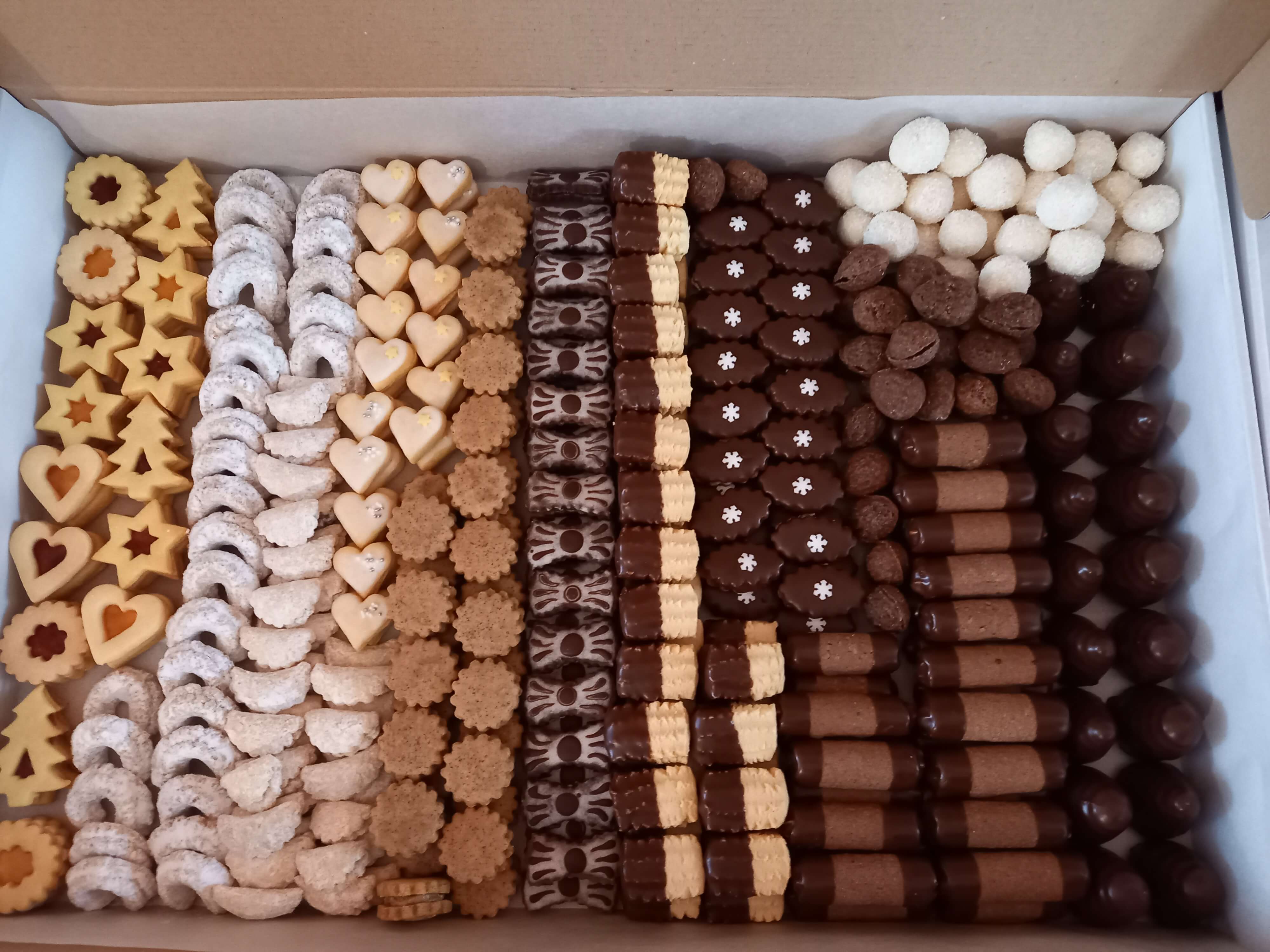 Vánoční.  Krabice mix 2 Kg.